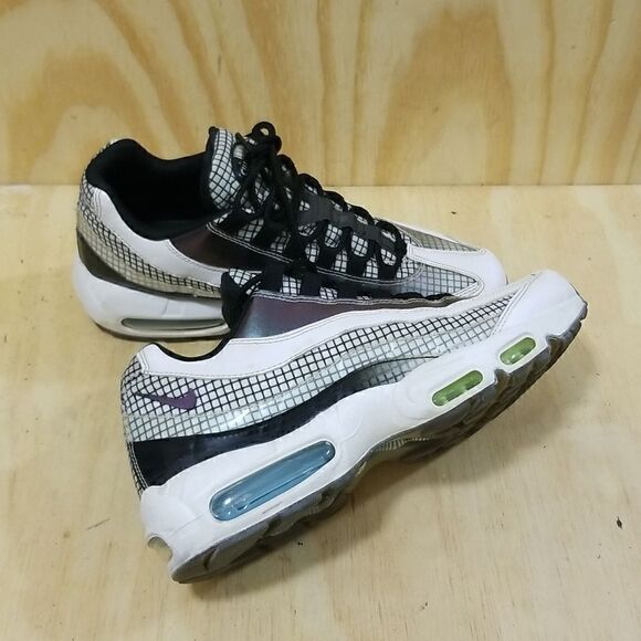 NIKE Men's Athletic AIR MAX 95 LV8 SHOES Men's sz 8.5 / Wmn's sz 10